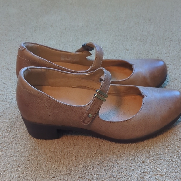 Dansko Women's Mary Jane Dress Shoes - Tan - Picture 3 of 5